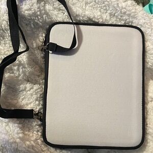 Go Pin Pro Pinfolio Maxx Black and White with Strap
